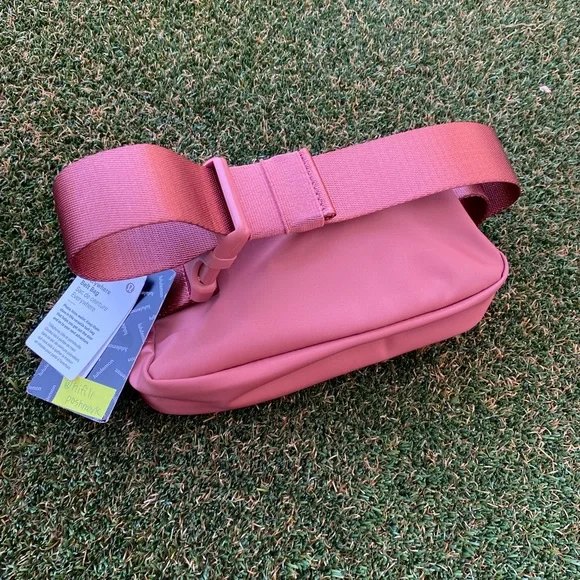NWT Lululemon everywhere belt bag briar rose 🌹 🎀 extended strap new - Picture 4 of 12